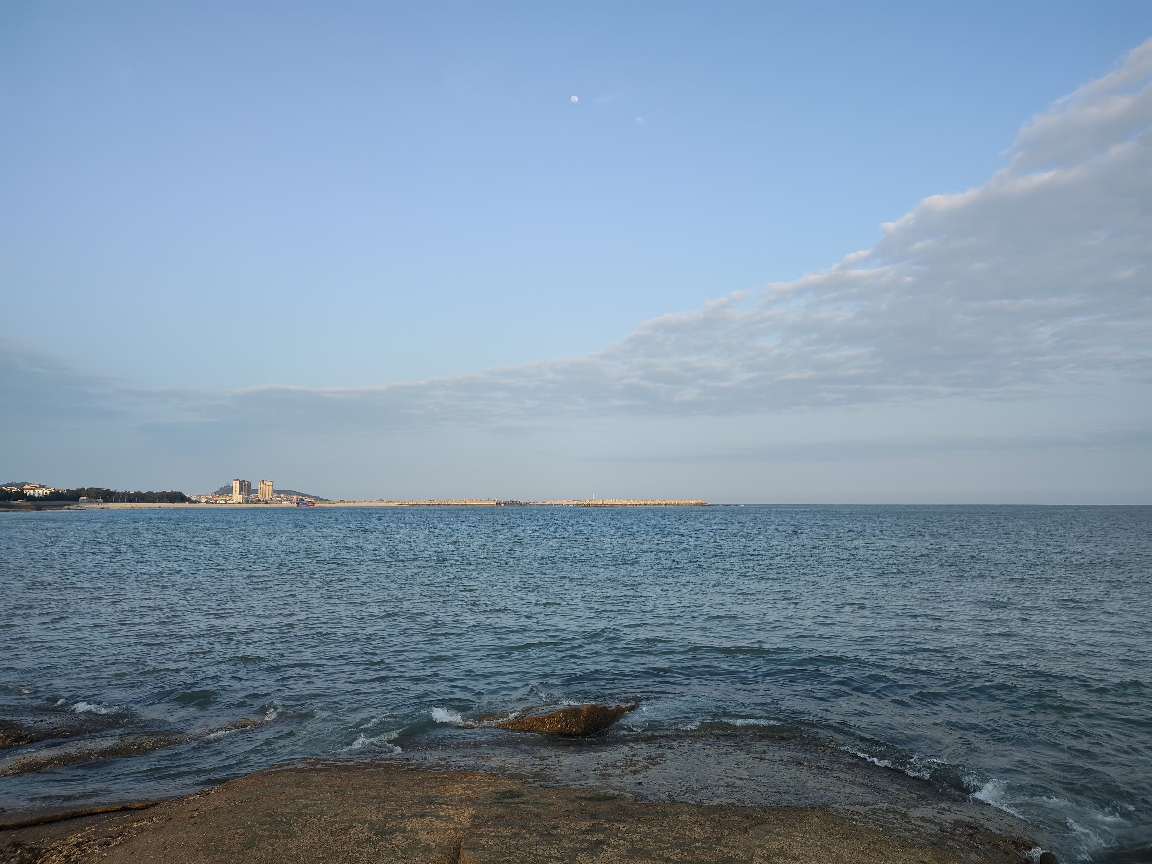 崇武古城外的石滩(爬了好久的石滩)